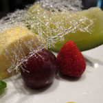 アーム・ドゥ・ギャルソン - フルーツの盛り合わせ