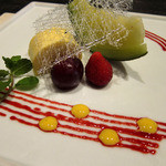 アーム・ドゥ・ギャルソン - フルーツの盛り合わせ