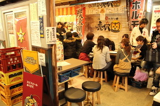 Hokkaidoushokudoukyaputen - カウンター・テーブル席とカップル・友人・同僚・家族等々客層も幅広く、誕生会・飲み会・食事会に◎