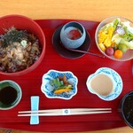 立川紋屋 - 黒とろ 昆布の 海鮮丼と新鮮野菜ご膳  1980円
