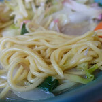 Ichi Ichi - 優しいスープにてんこ盛りのお野菜、細い麺。個性もシッカリ！