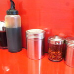 ラーメン二郎 - 卓上調味料