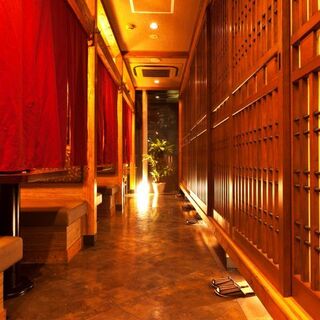 カウンター席・テーブル席・掘りごたつ・個室・半個室