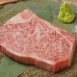 We take pride in our rare "Ise Mizusawa Beef" sourced from whole purchases in Yokkaichi.