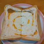 焼きたて食パン 一本堂 - 料理写真:食パンチーズをスライス。チーズが渦巻き