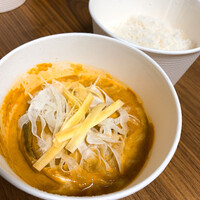Longrain Tokyo - ②季節野菜のアロマティックイエローカレー(ジャスミンライス付)1500円