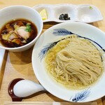 飯田商店 - つけ麺 1000円
      （濃厚昆布鰹出汁かけ）