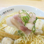 飯田商店 - わんたん入りにぼしらぁ麺 1050円