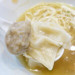 飯田商店 - わんたん入りにぼしらぁ麺 1050円