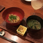 交番通り 四十 - 締めのかしわ飯と味噌汁