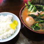 ラーメン 杉田家 千葉祐光店 - チャーシュー麺＋味玉＋青菜増し＋ライス