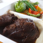 ウィウィ - 和牛ホホ肉の赤ワイン煮込み