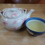 かじ橋食堂 - お茶碗にはご飯を持って、お茶は湯のみにって日本語の謎