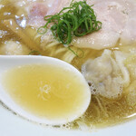 飯田商店 - わんたん入りにぼしらぁ麺 1050円