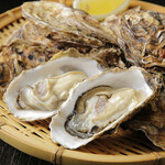 味処　八右衛門 - カキマイスターから、その時期一番美味しいカキを提供してます。