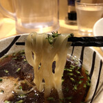 饗 くろ喜 - ピロピロの麺