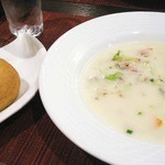 うたゆの宿箱根 - アサリと野菜のチャウダースープとパン