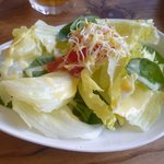 エー アンド ジーダイナー - サラダ。コーンエキス入りのドレッシングがまいぅー