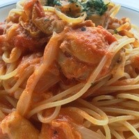 THE THEATRE TABLE - トマトクリームソースのパスタ　ほたてたっぷり