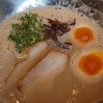 一骨入魂 - 味玉ラーメン750円