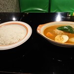 村上カレー店・プルプル - ご飯は普通盛り270g