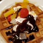 ザックス - 食べ放題のワッフル(チョコソース&生クリーム＆フルーツ)