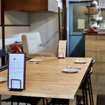 酒とタイ料理 ピッサヌローク - 奥の個室で楽しみます