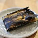 酒とタイ料理 ピッサヌローク - 生ウコンと黒豚のバナナの葉包み焼（エップムー）