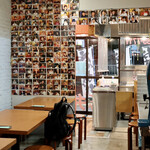 豚骨ラーメン まるあい食堂 - こぢんまりとした大衆食堂の雰囲気