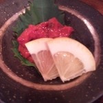 酒処 依屋 - 赤くて辛い塩辛