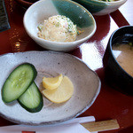 田園茶屋　いとわ - お味噌汁や副菜もどれも手抜き無しって感じが嬉しい。