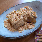 田園茶屋　いとわ - 1皿100円の「わらびもち」。お値段以上の美味しさ＋満足感。