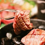 新潟肉と海鮮・50種の地酒 つるまる - 超厚切り牛タンの塩焼き