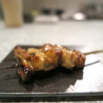 Yakitori Única - 自分の中で本日のスペシャリテ串！股肉は赤鶏と大山のMix串♪