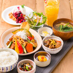 kawara CAFE＆DINING - ランチメニューはボリュームも満点♪