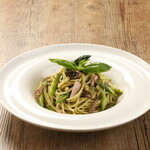 Genovese with squid and asparagus