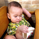 地球の中華そば - 最初こそベビーチェアーで大人しかった我が子だが…