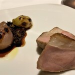 レフェルヴェソンス - 島豚　今帰仁アグー豚を東京檜原村の薪でシンプルに焼いて　小玉葱とアミガサ茸　ソースヴァンルージュ