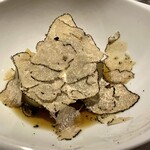 レフェルヴェソンス - アグー豚のコンソメと帆立のラビオリ　レモンマリーゴールド　サマートリュフ