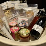 レフェルヴェソンス - 手土産に一人一品選びます♪　鰹節やハチミツ、ナッツ類や塩など