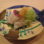 くろぎ - 初鱧の叩き、梅肉、胡瓜  かぼすを絞って、骨煎餅の揚げと共に