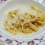 ペレグリーノ - 【パスタ料理】手打ちのパスタ　ごくシンプルなブッロ・エ・パルミジャーノ和え