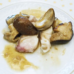 ペレグリーノ - 【メイン料理】静岡御前崎から　羽太（ハタ）　伊産サマーポルチーニ茸のローストと共に