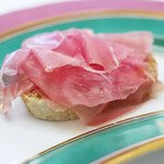 ペレグリーノ - パルマ　ジベッロ村特産　イタリアの生ハムの王様　"クラテッロ　ディ　ジベッロ"　※極少量生産の　パルマ黒豚　で造られたｖｅｒｙ　ｓｐｅｃｉａｌ　ｖｅｒｓｉｏｎでのご用意