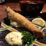 赤坂 津つ井 - お皿に悠々と横たわる海老フライ