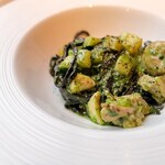 カステリーナ - チキンのジェノベーゼ・イカスミパスタ