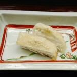 片折 - マナガツオの天ぷら
      おぼろ昆布塩が決め手のさくふわ天ぷら