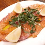 ピッツェリア パーレンテッシ - ⚫スモークサーモンとレモンのカルパッチョ