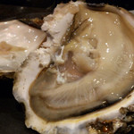 とんかつ マンジェ - 立派な岩ガキ～！