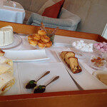 サーラ アマービレ - デザート迷ってしまうので少しずついただきました